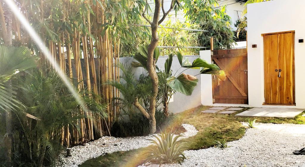 Suites Infinity & Beyond Seminyak  Luaran gambar