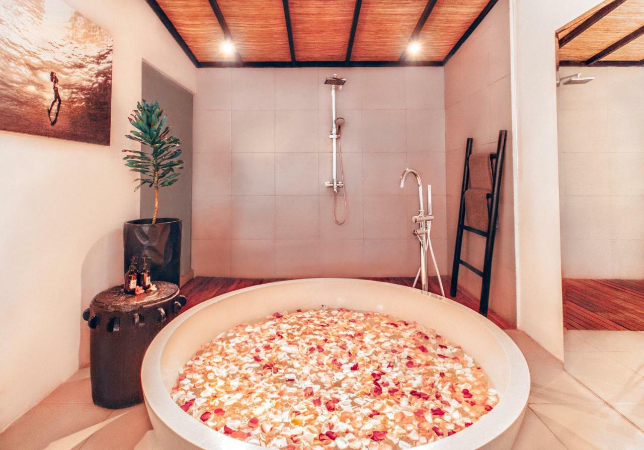 Suites Infinity & Beyond Seminyak  Luaran gambar