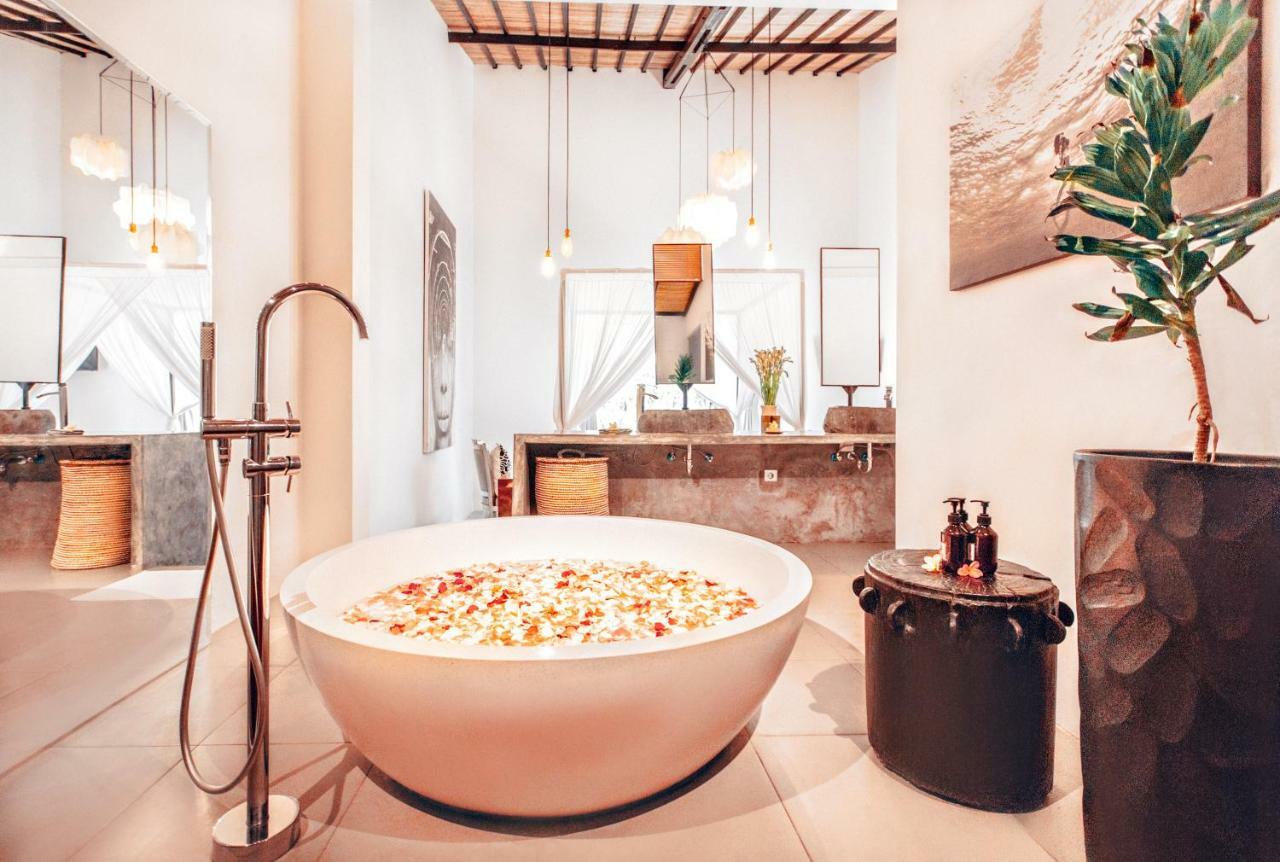 Suites Infinity & Beyond Seminyak  Luaran gambar