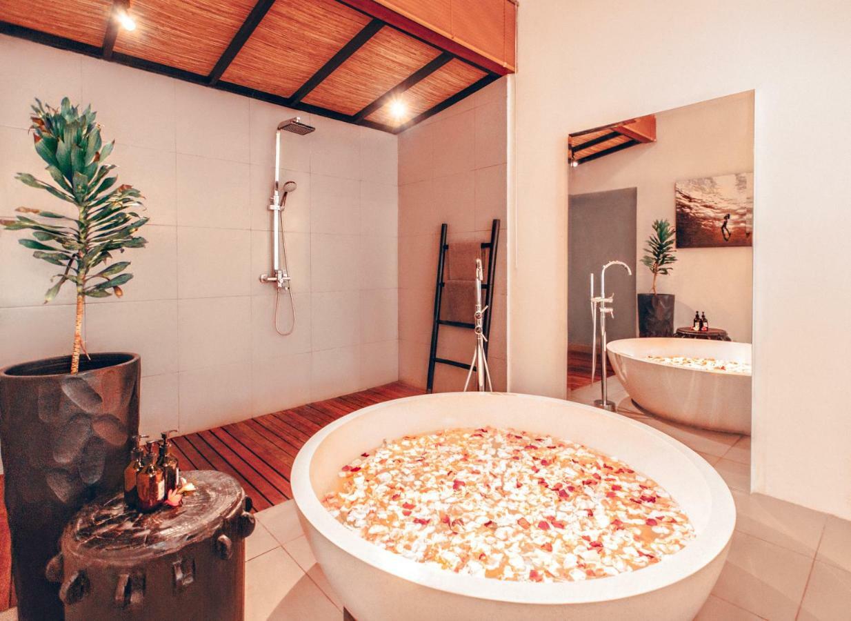 Suites Infinity & Beyond Seminyak  Luaran gambar