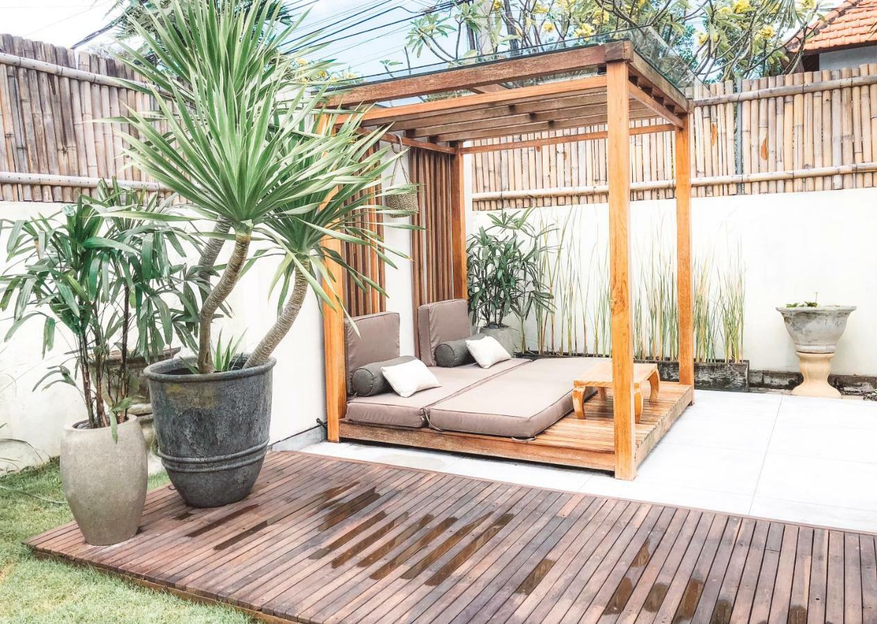 Suites Infinity & Beyond Seminyak  Luaran gambar