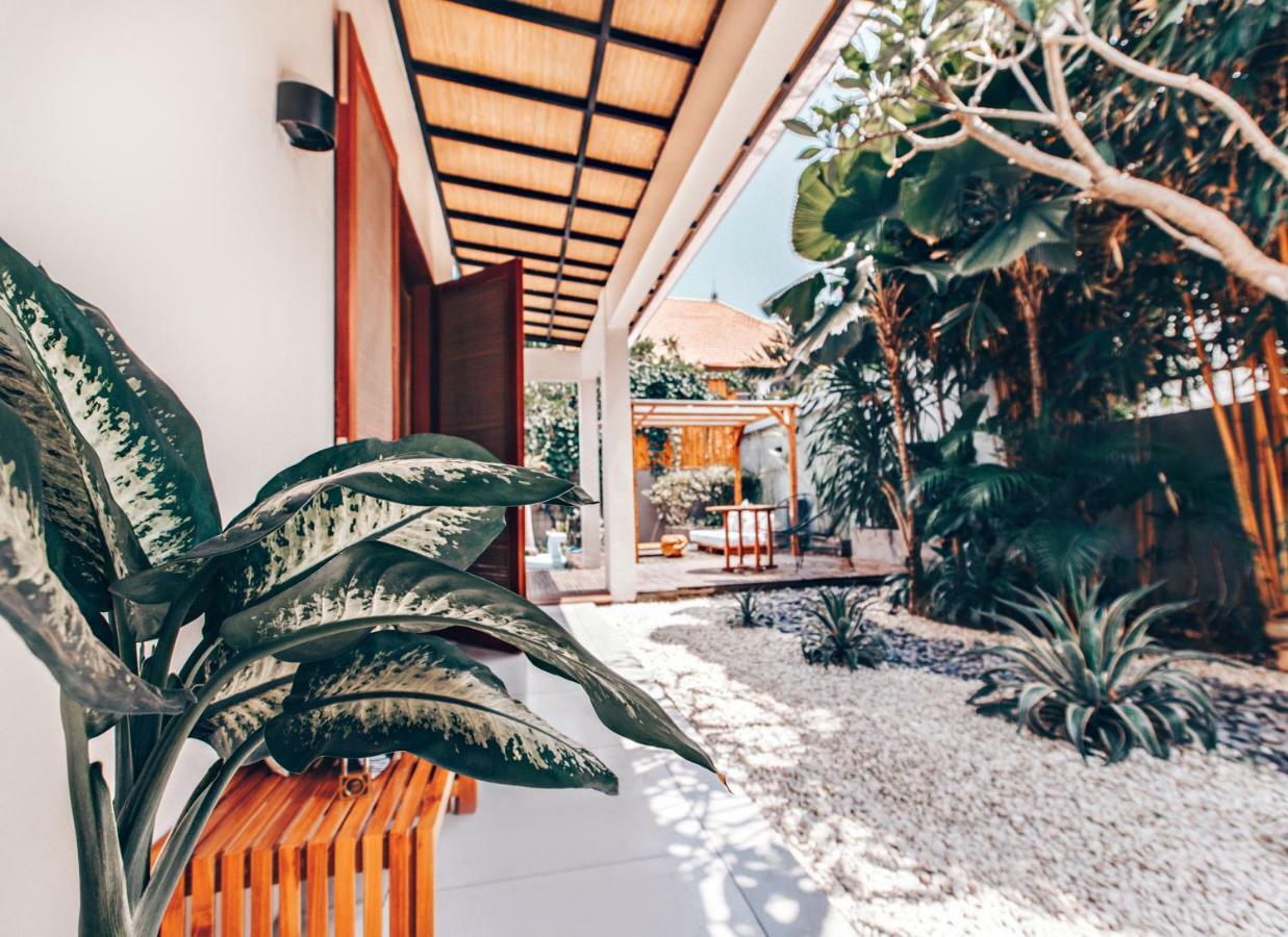 Suites Infinity & Beyond Seminyak  Luaran gambar