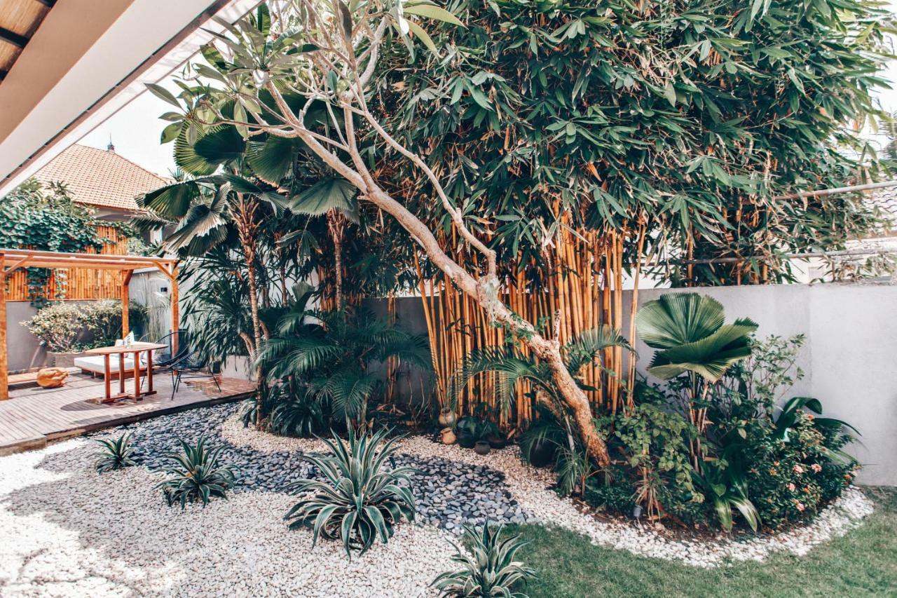 Suites Infinity & Beyond Seminyak  Luaran gambar